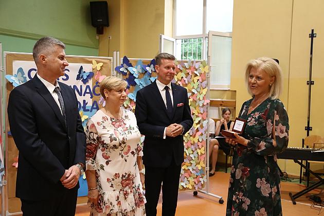 Uroczyste zakończenie roku szkolnego w lęborskich szkołach podstawowych: Emocje, nagrody i plany na wakacje!