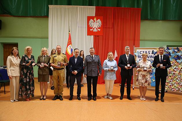 Uroczyste zakończenie roku szkolnego w lęborskich szkołach podstawowych: Emocje, nagrody i plany na wakacje!