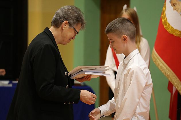 Uroczyste zakończenie roku szkolnego w lęborskich szkołach podstawowych: Emocje, nagrody i plany na wakacje!