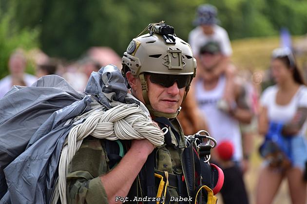 40-ta rocznica nadania imienia generała Stanisława Sosabowskiego 7 Harcerskiej Drużynie Czerwonych Beretów z Lęborka