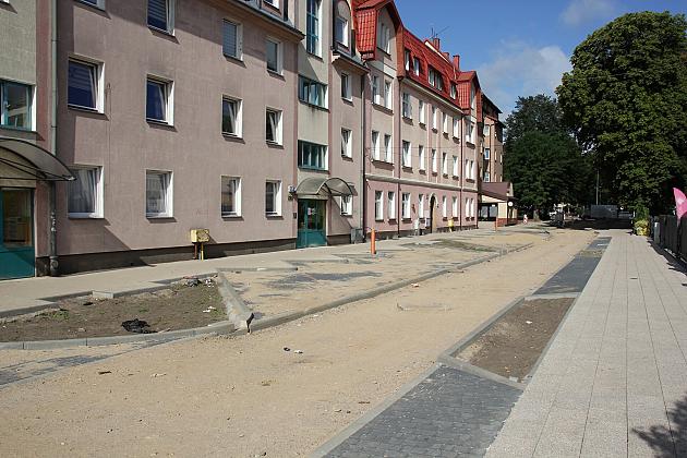 Sienkiewicza w przebudowie. Powstają miejsca postojowe, ławki, zieleń i oświetlenie