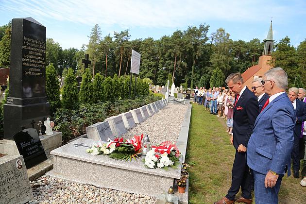 W hołdzie bohaterom i ofiarom wojny