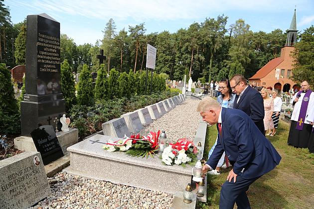 W hołdzie bohaterom i ofiarom wojny