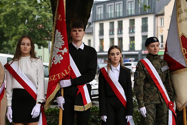 W hołdzie bohaterom i ofiarom wojny