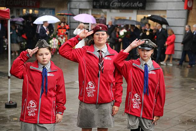 W hołdzie bohaterom i ofiarom wojny
