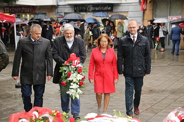 W hołdzie bohaterom i ofiarom wojny