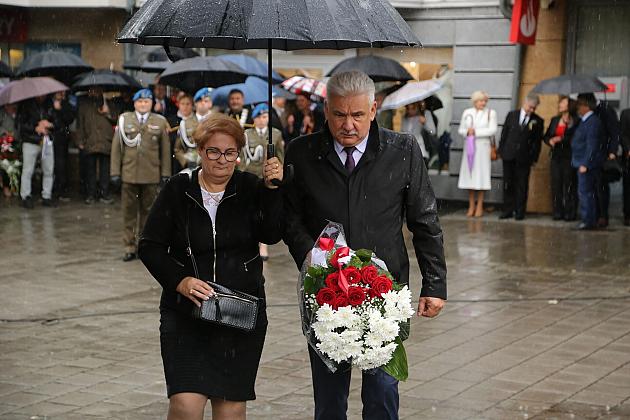 W hołdzie bohaterom i ofiarom wojny