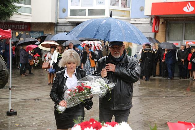 W hołdzie bohaterom i ofiarom wojny