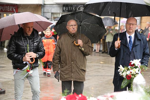W hołdzie bohaterom i ofiarom wojny