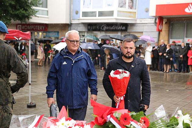 W hołdzie bohaterom i ofiarom wojny