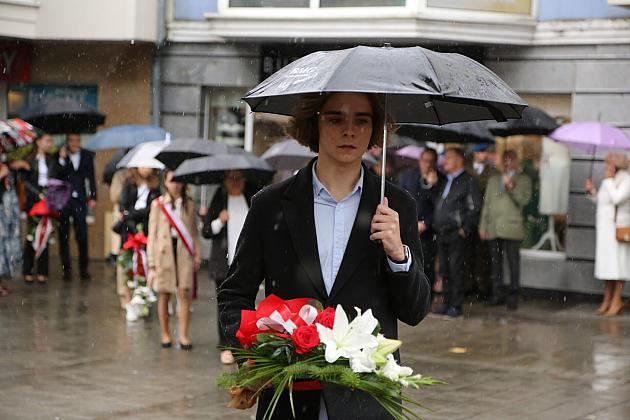 W hołdzie bohaterom i ofiarom wojny