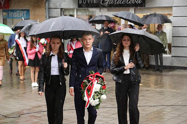 W hołdzie bohaterom i ofiarom wojny