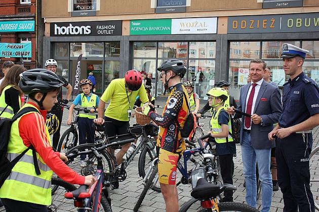 Rajd pieszo-rowerowy wyruszył z placu Pokoju