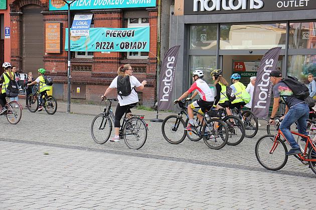 Rajd pieszo-rowerowy wyruszył z placu Pokoju