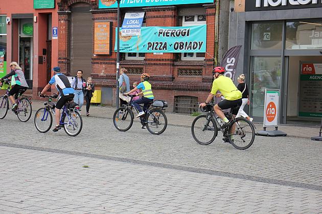 Rajd pieszo-rowerowy wyruszył z placu Pokoju