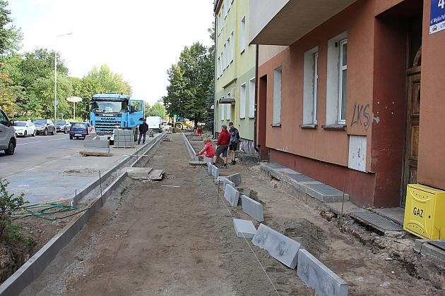Przy ulicy Wojska Polskiego powstaje droga dla rowerów