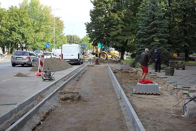 Przy ulicy Wojska Polskiego powstaje droga dla rowerów