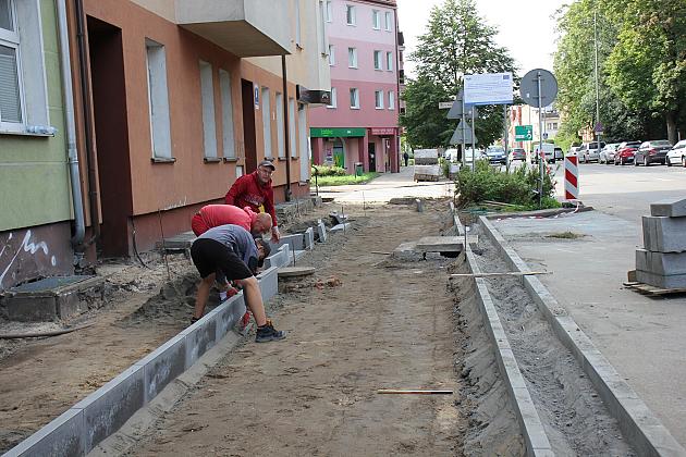 Przy ulicy Wojska Polskiego powstaje droga dla rowerów