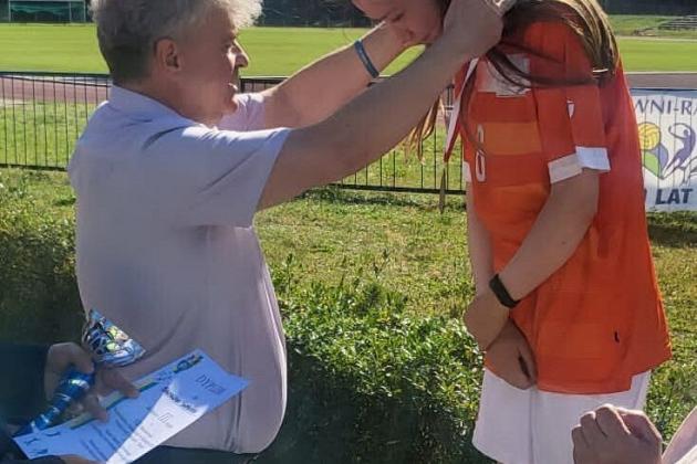 Rywalizowali w biegach przełajowych na stadionie