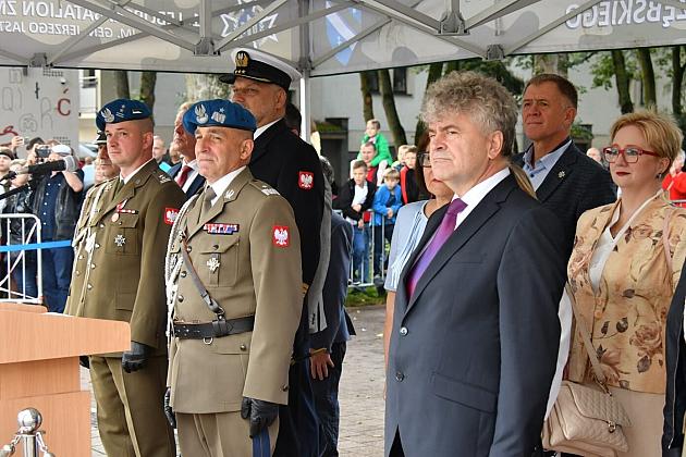 Uroczysta przysięga wojskowa na placu Pokoju