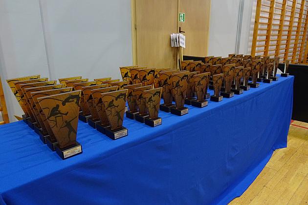 I Jesienny Powiatowy Mityng Lekkoatletyczny „Trzymam formę, biegam – NIE HEJTUJE”