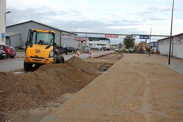 Ulica Zwarowska w przebudowie. Powstają nowe miejsca parkingowe