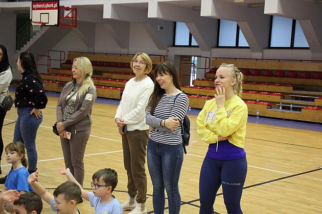 „Pierwszaki” na start! Sportowa rywalizacja w SP7