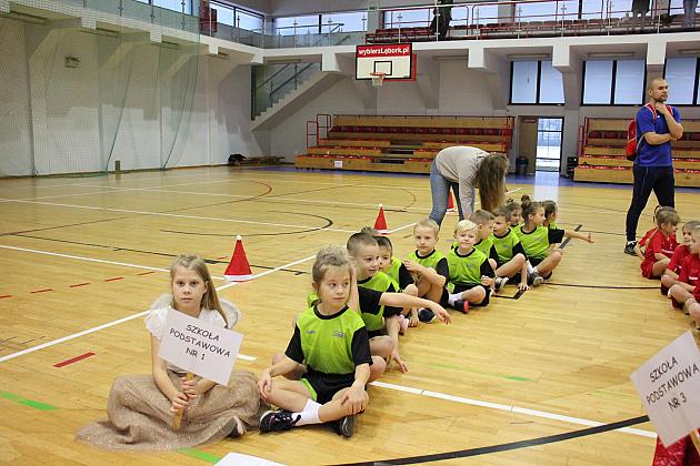 „Pierwszaki” na start! Sportowa rywalizacja w SP7