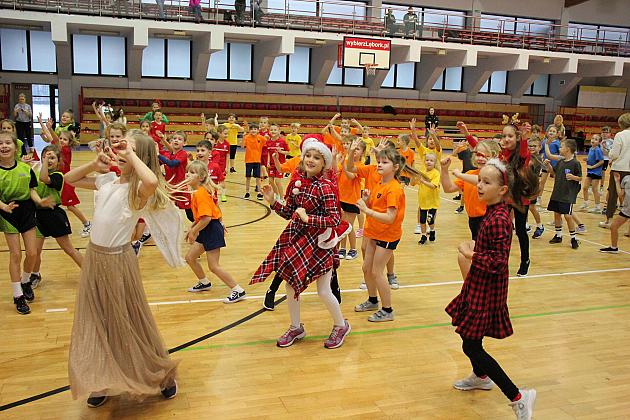 „Pierwszaki” na start! Sportowa rywalizacja w SP7