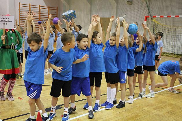 „Pierwszaki” na start! Sportowa rywalizacja w SP7