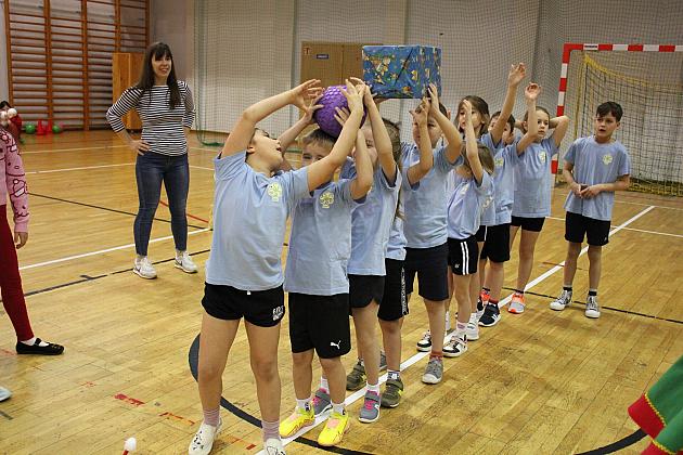 „Pierwszaki” na start! Sportowa rywalizacja w SP7
