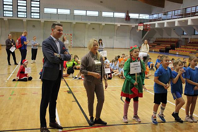 „Pierwszaki” na start! Sportowa rywalizacja w SP7