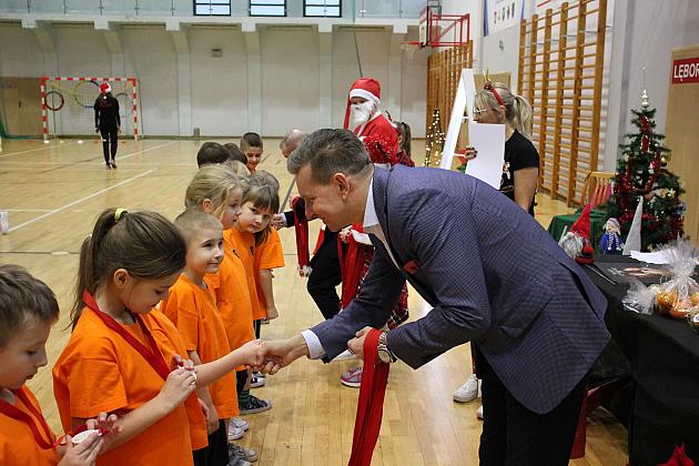 „Pierwszaki” na start! Sportowa rywalizacja w SP7