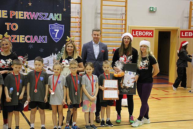 „Pierwszaki” na start! Sportowa rywalizacja w SP7