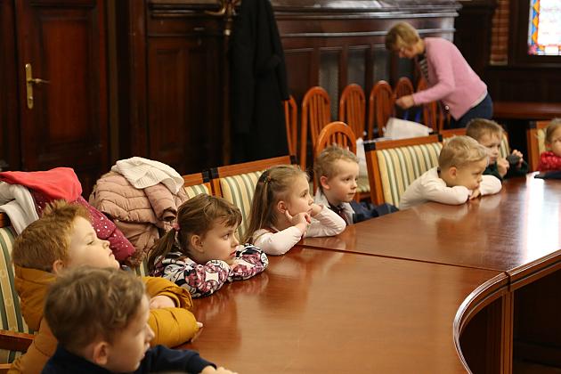 Świąteczne spotkanie dzieci z przedszkoli w Ratuszu