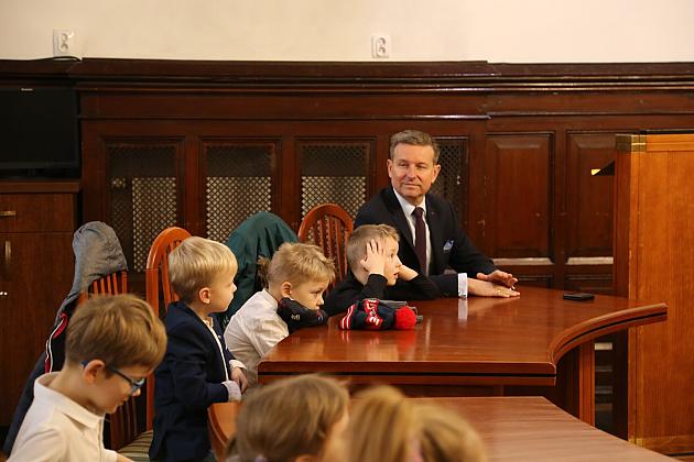 Świąteczne spotkanie dzieci z przedszkoli w Ratuszu
