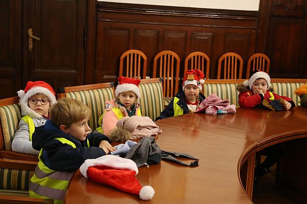 Świąteczne spotkanie dzieci z przedszkoli w Ratuszu