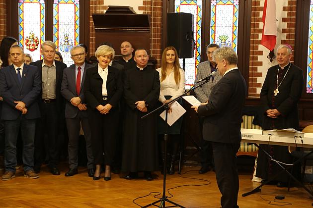 Ksiądz Biskup kolędował w ratuszu