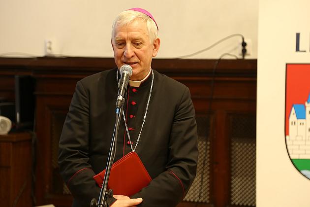 Ksiądz Biskup kolędował w ratuszu