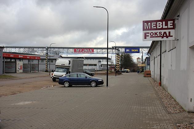 Ulica Zwarowska zyskała parking. Wkrótce II etap budowy.