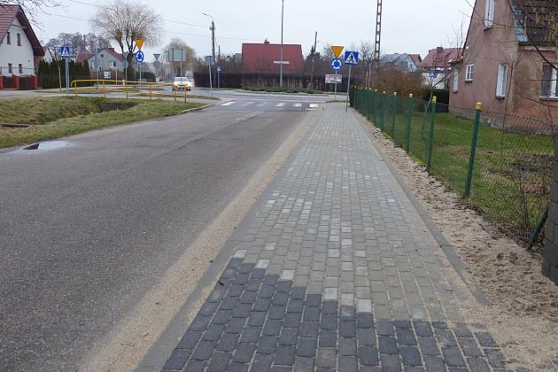 Ulica Kanałowa z nowym chodnikiem