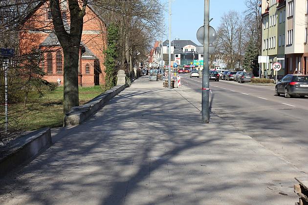 Remont chodnika i ulicy przy Wojska Polskiego
