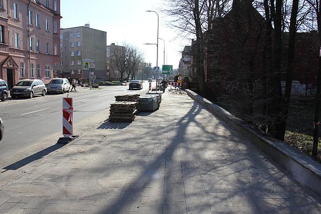 Remont chodnika i ulicy przy Wojska Polskiego