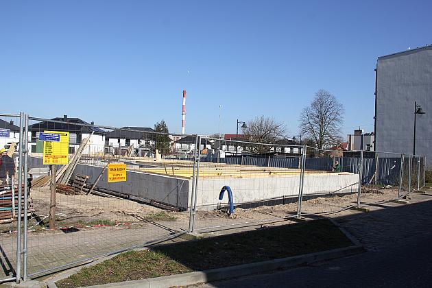 Przy ulicy Malczewskiego trwa budowa mieszkań komunalnych