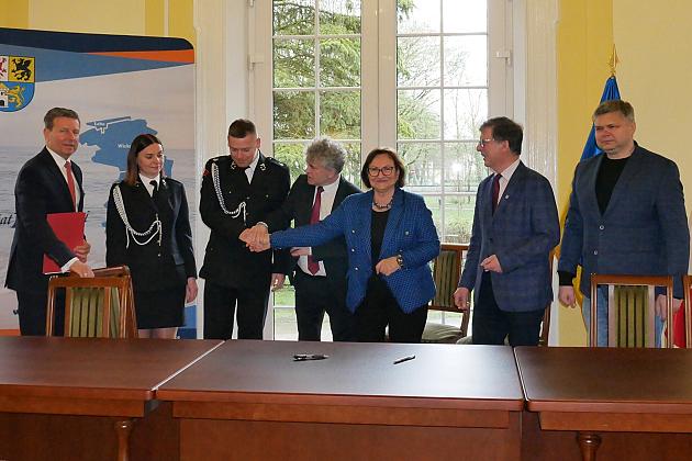 Podpisano umowę na zakup pick-upa dla Ochotniczej Straży Pożarnej w Lęborku