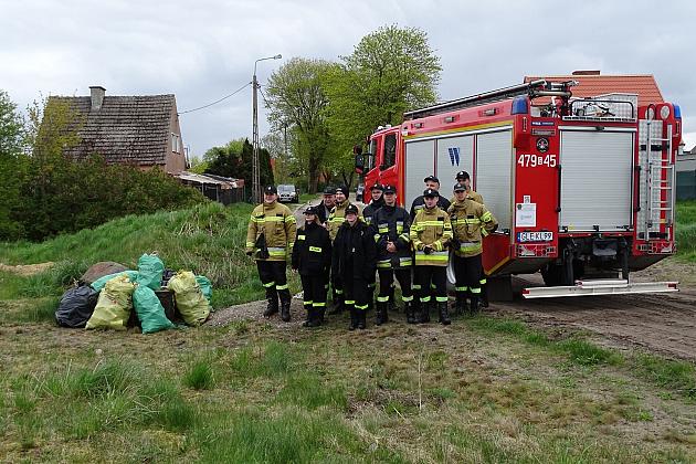 W sobotę czyszczono brzegi rzeki Łeby w ramach ogólnopolskiej inicjatywy 'Operacja Czysta Rzeka'