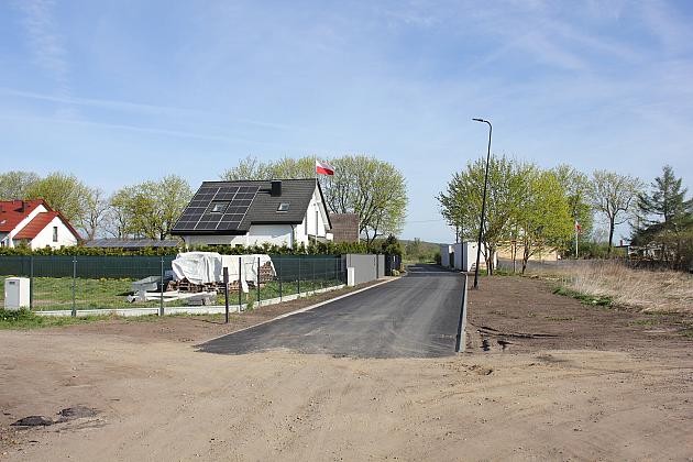 Sudecka z asfaltem i kanalizacją deszczową