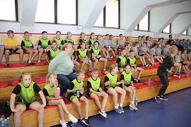 „Kto z nas lepiej i prędzej”. Konkurs sportowy dla uczniów szkół podstawowych