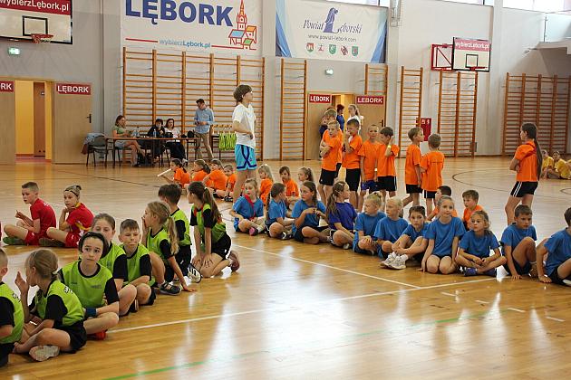 „Kto z nas lepiej i prędzej”. Konkurs sportowy dla uczniów szkół podstawowych