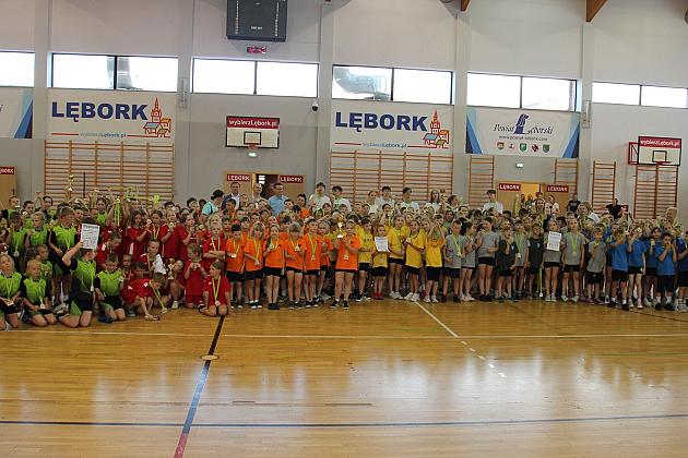 „Kto z nas lepiej i prędzej”. Konkurs sportowy dla uczniów szkół podstawowych